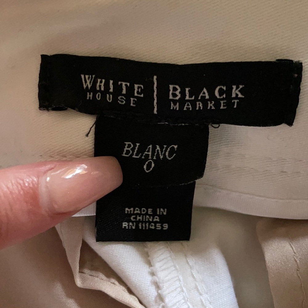 White House Black Market. White capris. Size: 00